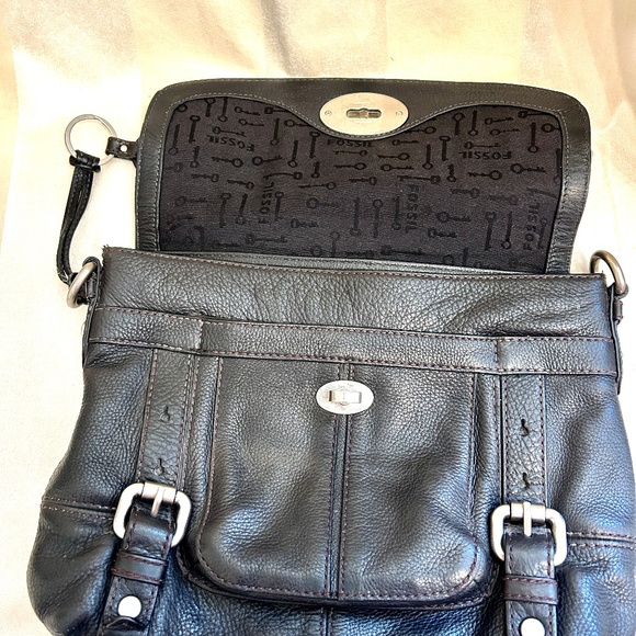 😍🌻 FOSSIL Leather Messenger Crossbody Bag Black Turn Lock Lined - Picture 4 of 8